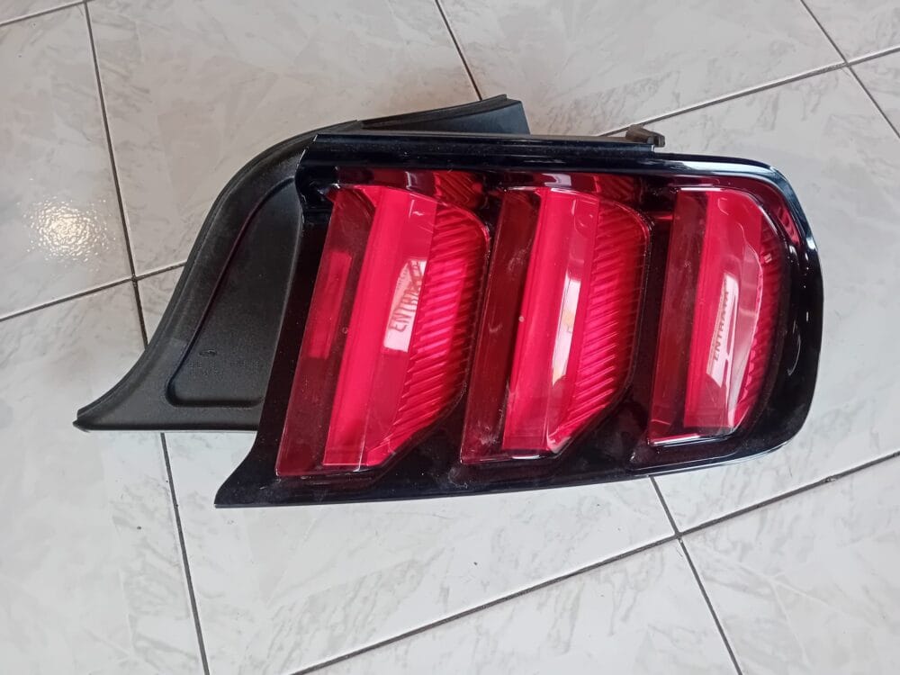 FARO POSTERIORE DX FORD MUSTANG 2015/2017