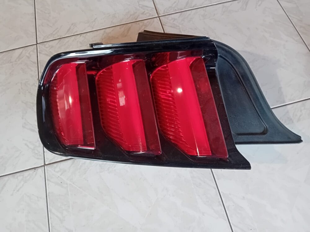 FARO POSTERIORE SX FORD MUSTANG 2015/2017