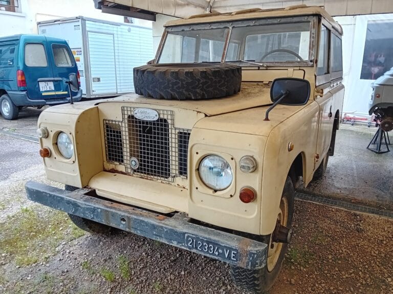 LAND ROVER 88 SERIE II A – DA RESTAURARE – TARGHE ORIGINALI