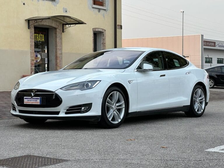 TESLA MODEL S - BATTERIE NUOVE - CARICHE GRATIS A VITA